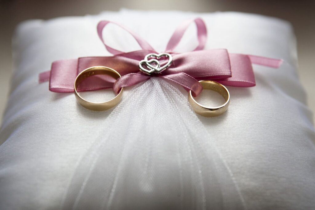 gold wedding rings